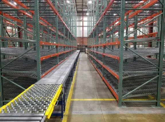 Flow-Racking-by-Conveyor-Belt-Assembly-575x425