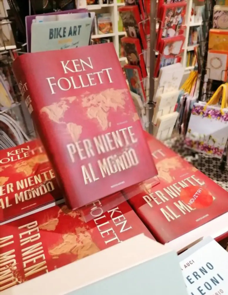 Case Studies 7 FOLLETT PUBLISHING LAKE COUNTY SHERIFF’S