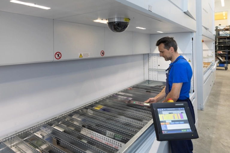 Vertical Lift Module Software & Accessories | Modula VLM Customizations 27 laser pointer modula 900x600 c center 768x512 c center 1