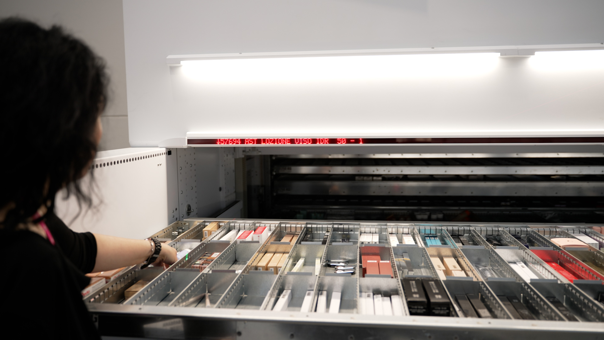 Vertical Lift Module Software & Accessories | Modula VLM Customizations 17 Alphanumeric LED bar