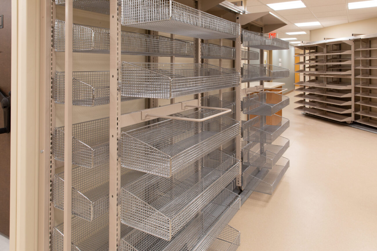 Wire shelving healthcare
