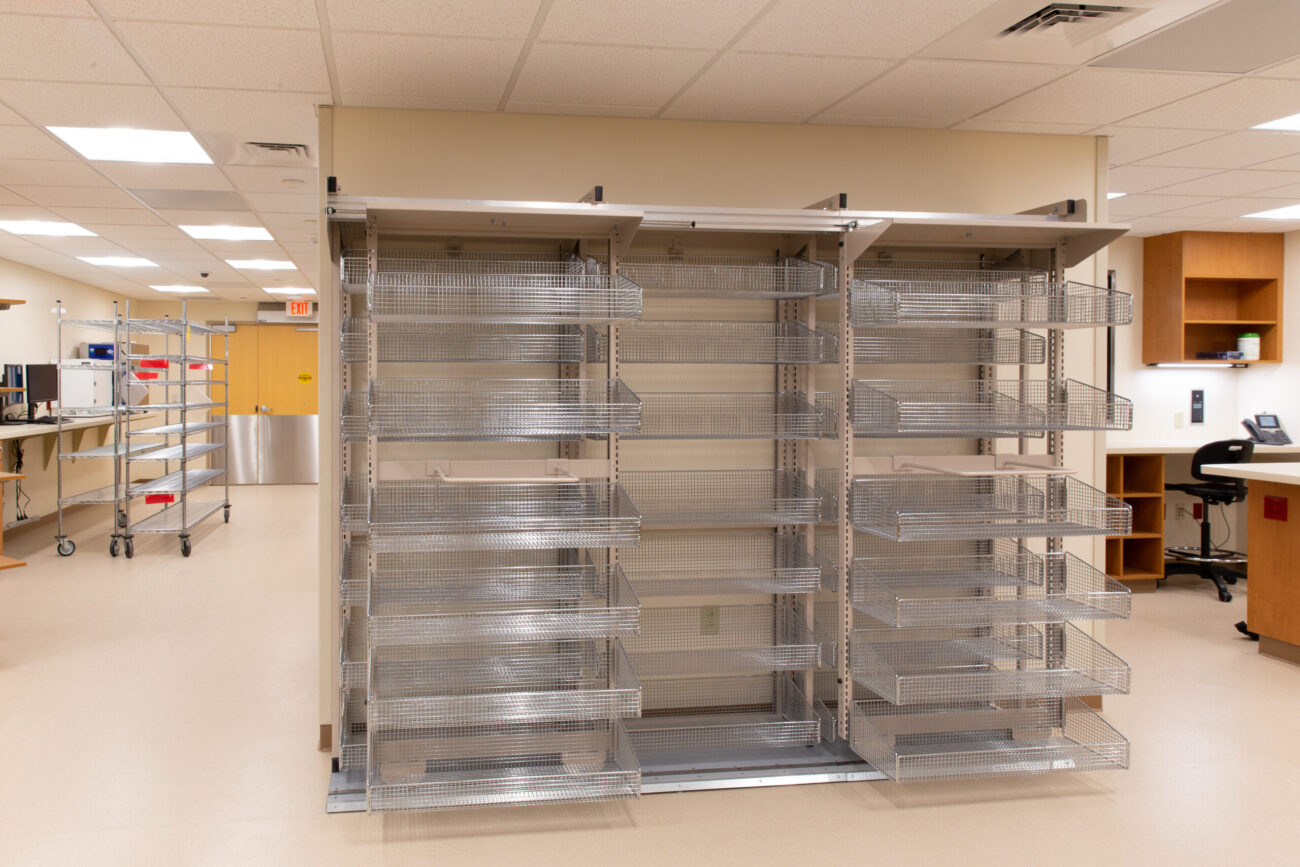 Wire shelving healthcare
