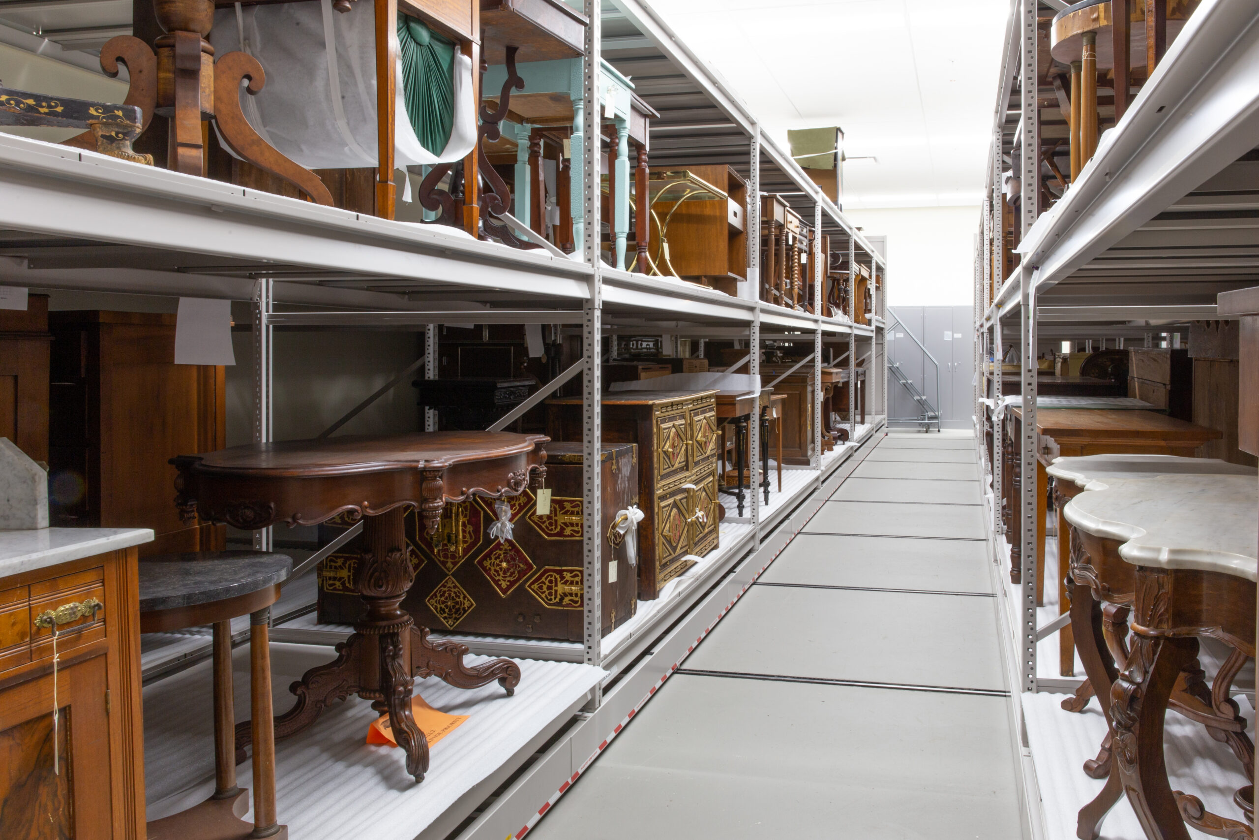 Collection-Specific Cabinetry & Storage 27 Museum storage