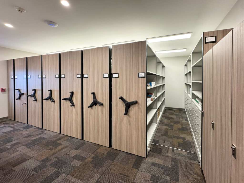 4-Post FreeSpan Shelving on High-Density Mobile System