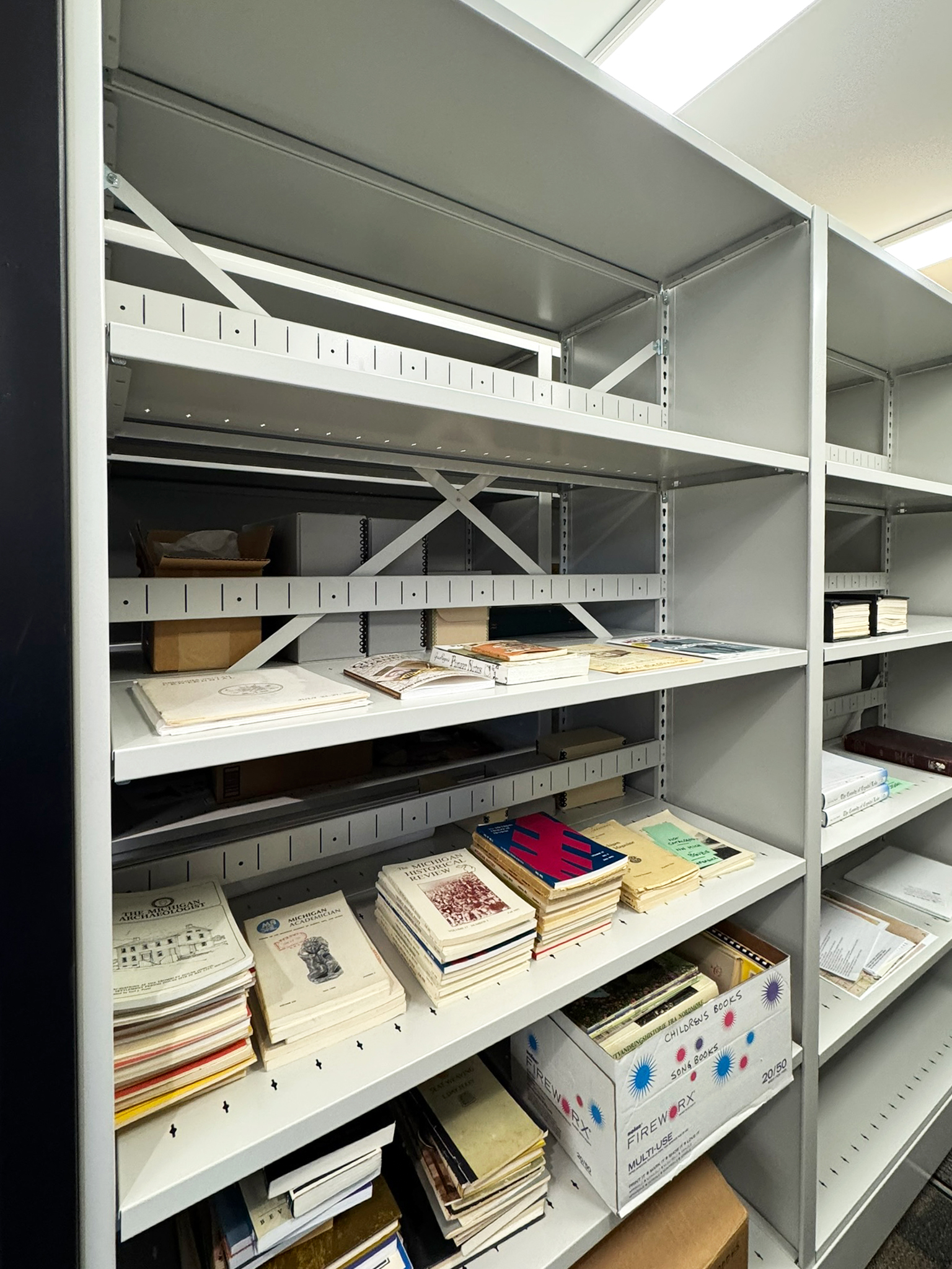 Close up of FreeSpan Shelving